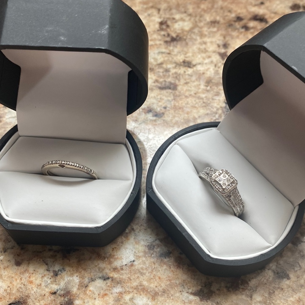Beautiful wedding ring set brand new never worn. diamonds are real